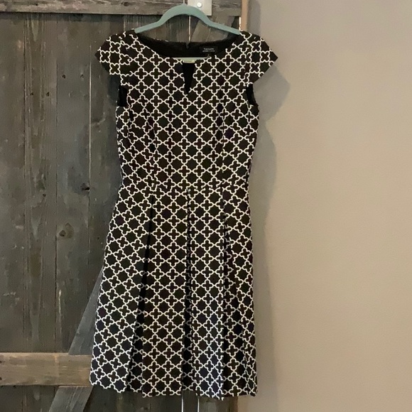 Tahari Dress - Super Cute - Size 4 - Picture 1 of 6